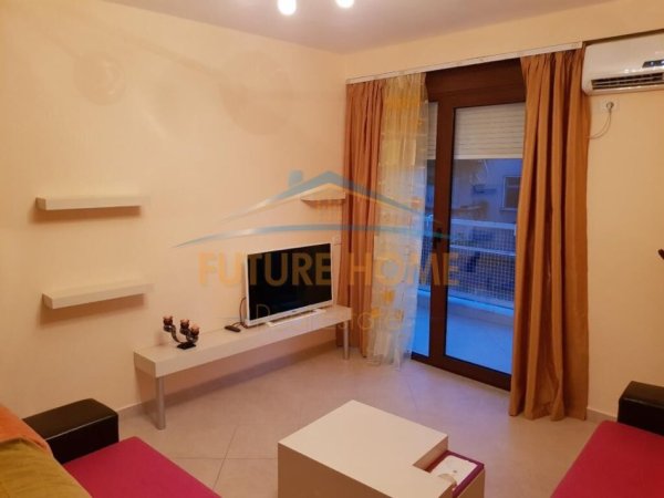 Tirane, jepet me qera apartament 2+1 Kati 4, 86 m² 700 € (Rruga e Barrikadave)