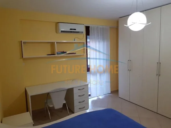 Tirane, jepet me qera apartament 2+1 Kati 4, 86 m² 700 € (Rruga e Barrikadave)