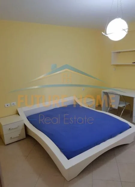Tirane, jepet me qera apartament 2+1 Kati 4, 86 m² 700 € (Rruga e Barrikadave)