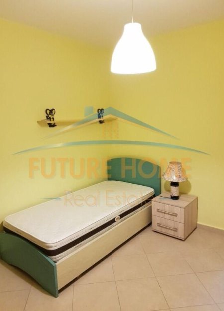 Tirane, jepet me qera apartament 2+1 Kati 4, 86 m² 700 € (Rruga e Barrikadave)