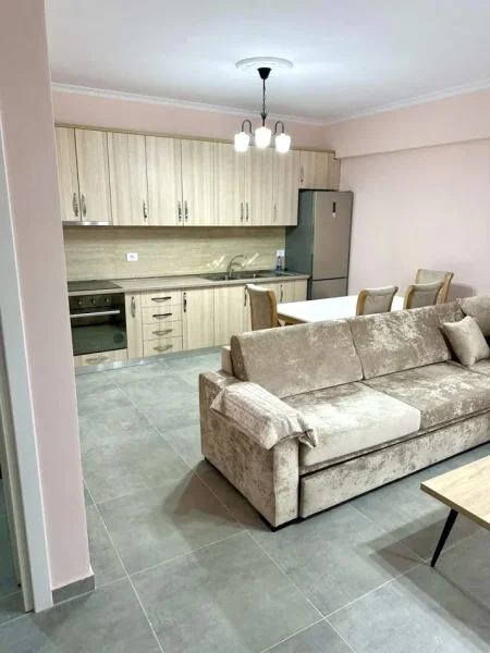 Tirane, jepet me qera apartament 1+1 , 500 € 