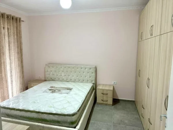 Tirane, jepet me qera apartament 1+1 , 500 € 