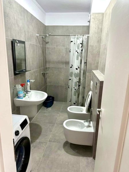 Tirane, jepet me qera apartament 1+1 , 500 € 