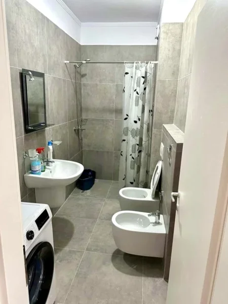 Tirane, jepet me qera apartament 1+1 , 500 € 