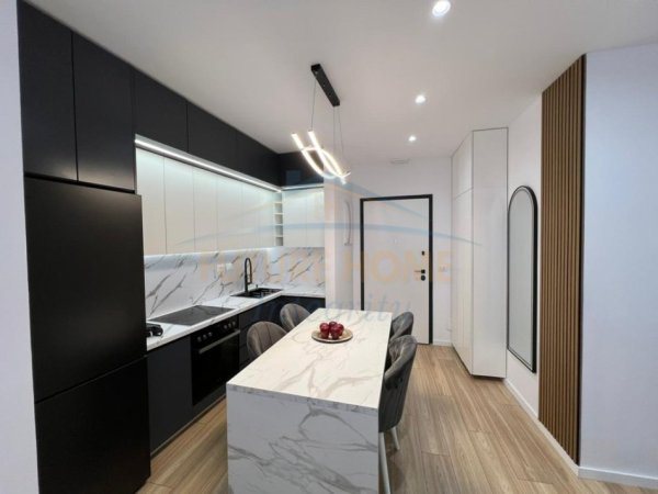 Tirane, jepet me qera apartament 2+1+Ballkon Kati 1, 88 m² 13.000 € (LIQENI ARTIFICIAL)
