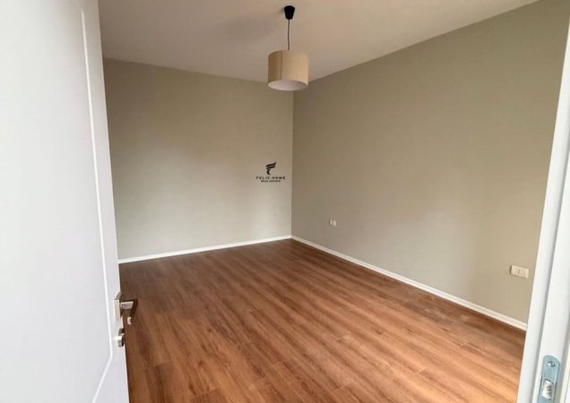 Tirane, jepet me qera zyre Kati 3, 65 m² 700 € (RRUGA MYSLYM SHYRI)