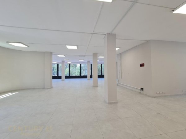 Tirane, jepet me qera ambjent biznesi Kati 2, 240 m² 2.200 € (21 dhjetori)
