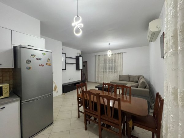 Tirane, jepet me qera Vile 2+1+Ballkon Kati 2, 100 m² 600 € (Rruga Bego hoxha)