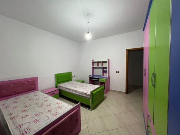 Tirane, jepet me qera Vile 2+1+Ballkon Kati 2, 100 m² 600 € (Rruga Bego hoxha)