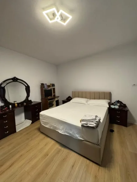 Tirane, jepet me qera apartament 3+1+Ballkon Kati 3, 500 € (rr. Dalip Topi)