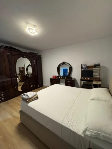 Tirane, jepet me qera apartament 3+1+Ballkon Kati 3, 500 € (rr. Dalip Topi)