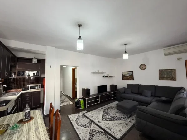 Tirane, jepet me qera apartament 3+1+Ballkon Kati 3, 500 € (rr. Dalip Topi)