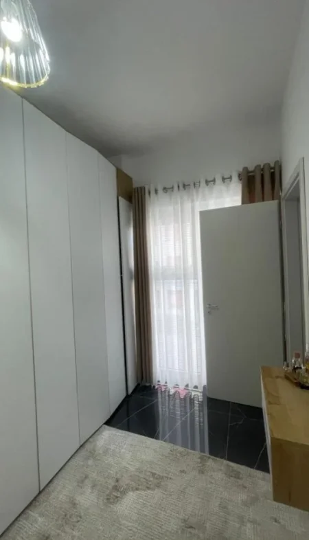 Tirane, jepet me qera apartament 1+1 Kati 1, 55 m² 400 € (ali demi)