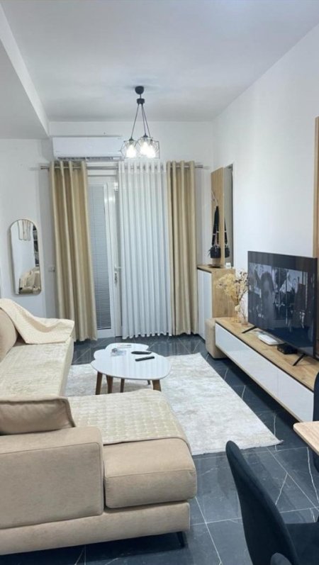 Tirane, jepet me qera apartament 1+1 Kati 1, 55 m² 400 € (ali demi)