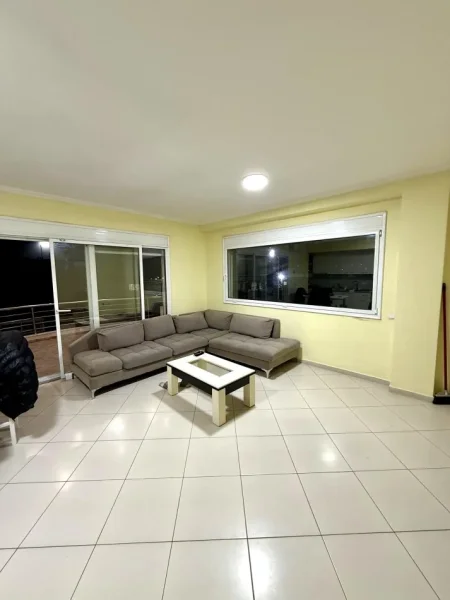 Tirane, jepet me qera apartament 2+1 Kati 2, 400 € (Prane Casa Italia)