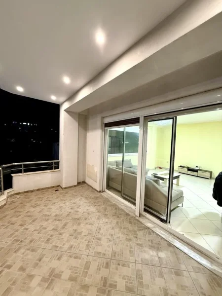 Tirane, jepet me qera apartament 2+1 Kati 2, 400 € (Prane Casa Italia)