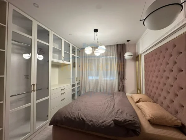 Tirane, jepet me qera apartament 3+1+Ballkon Kati 3, 136 m² 1.500 € (DON BOSKO)