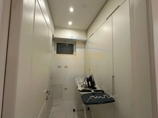 Tirane, jepet me qera apartament 3+1+Ballkon Kati 3, 136 m² 1.500 € (DON BOSKO)