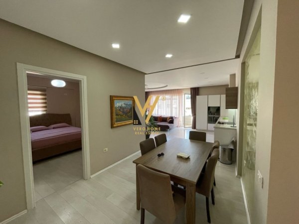 Tirane, jepet me qera apartament 3+1+Ballkon Kati 4, 140 m² 1.400 € (LIQENI I THATE)