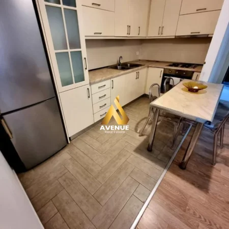 Tirane, jepet me qera apartament 1+1+Ballkon Kati 5, 70 m² 800 € (delijorgj)