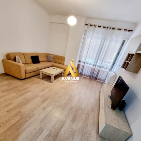 Tirane, jepet me qera apartament 1+1+Ballkon Kati 5, 70 m² 800 € (delijorgj)