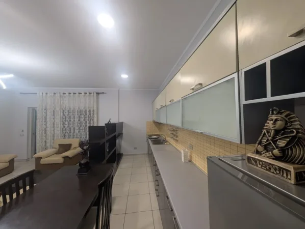 Tirane, jepet me qera 2+1 , 120 m² 650 € (Myslym Shyri)