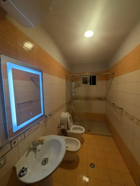 Tirane, jepet me qera 2+1 , 120 m² 650 € (Myslym Shyri)