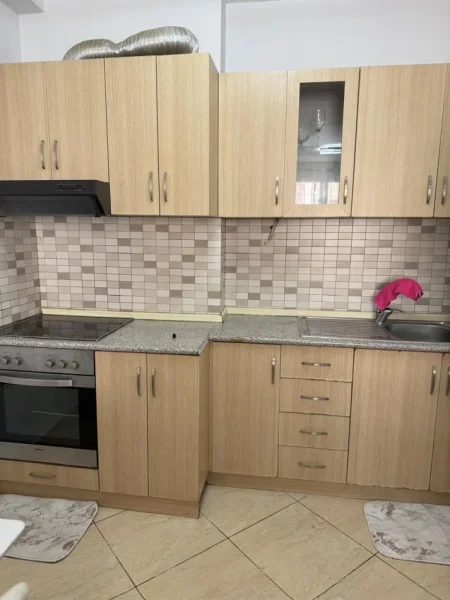 Tirane, jepet me qera apartament 1+1+Ballkon Kati 7, 74 m² 430 € (YZBERISHT)