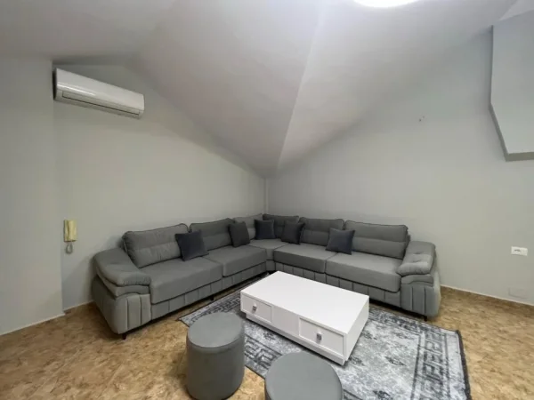 Tirane, jepet me qera apartament 2+1 Kati 4, 750 € 