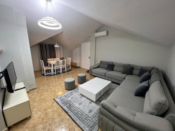 Tirane, jepet me qera apartament 2+1 Kati 4, 750 € 