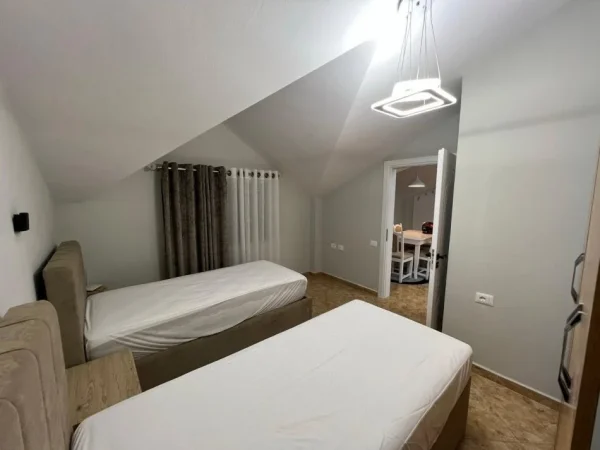 Tirane, jepet me qera apartament 2+1 Kati 4, 750 € 