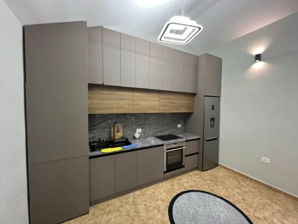 Tirane, jepet me qera apartament 2+1 Kati 4, 750 € 