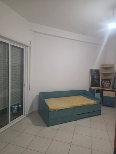 Apartament me qira pranë Kopshtit Zoologjik – Tiranë