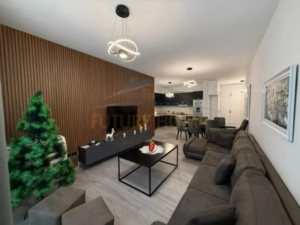 Tirane, jepet me qera apartament 1+1+Ballkon Kati 7, 65 m² 450 € (UNAZA E RE)