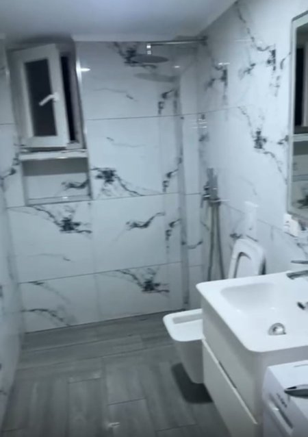 Tirane, jepet me qera apartament 2+1+Ballkon , (HARRY FULTZ)