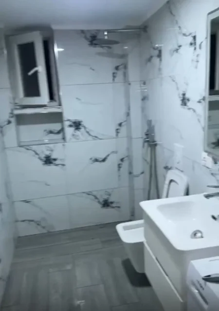 Tirane, jepet me qera apartament 2+1+Ballkon , (HARRY FULTZ)