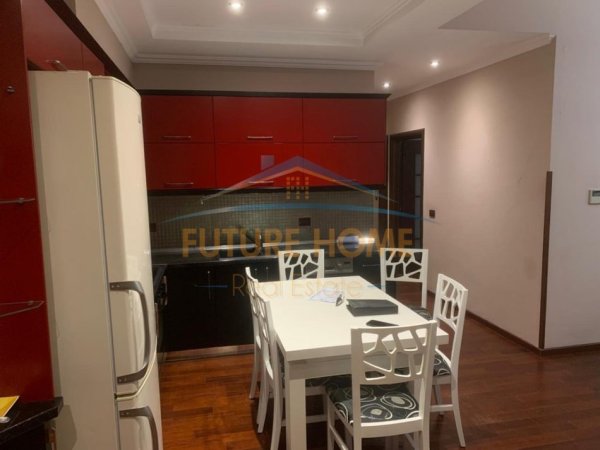 Tirane, shitet apartament 2+1+Ballkon Kati 1, 124 m² 410.000 € (RRUGA E KOSOVARVE)
