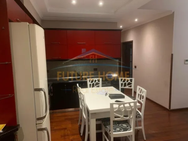 Tirane, shitet apartament 2+1+Ballkon Kati 1, 124 m² 410.000 € (RRUGA E KOSOVARVE)