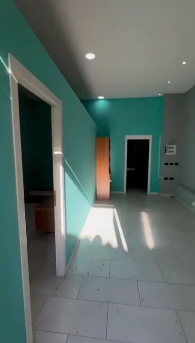 Tirane, jepet me qera dyqan Kati 0, 120 m² 500 € (RRUGA E DIBRES)