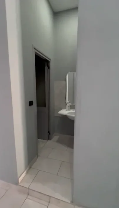 Tirane, jepet me qera dyqan Kati 0, 120 m² 500 € (RRUGA E DIBRES)