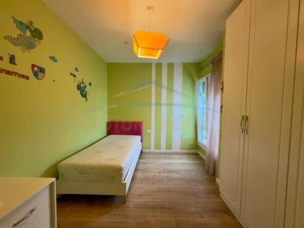 Tirane, jepet me qera apartament 3+1+Ballkon Kati 2, 154 m² 1.400 € (TEG)