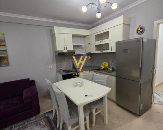 Tirane, jepet me qera apartament 2+1+Ballkon Kati 8, 93 m² 500 € (YZBERISHT)