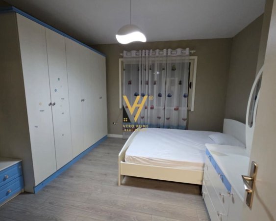 Tirane, jepet me qera apartament 2+1+Ballkon Kati 8, 93 m² 500 € (YZBERISHT)