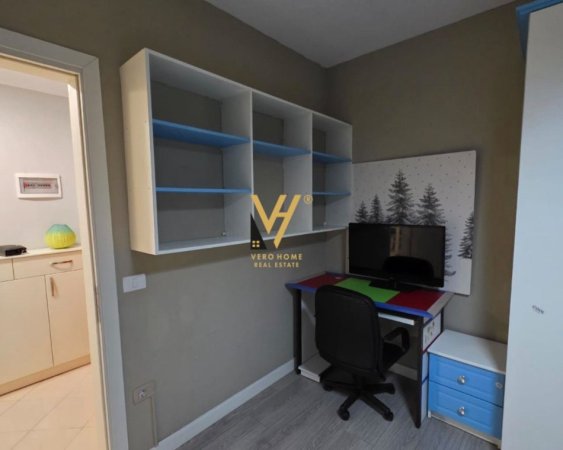 Tirane, jepet me qera apartament 2+1+Ballkon Kati 8, 93 m² 500 € (YZBERISHT)