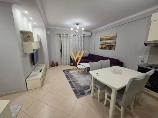 Tirane, jepet me qera apartament 2+1+Ballkon Kati 8, 93 m² 500 € (YZBERISHT)