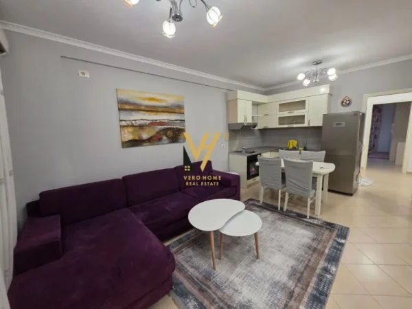 Tirane, jepet me qera apartament 2+1+Ballkon Kati 8, 93 m² 500 € (YZBERISHT)