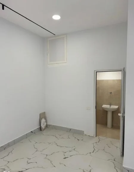 Tirane, jepet me qera zyre , 40 m² 900 € (MINE PEZA)