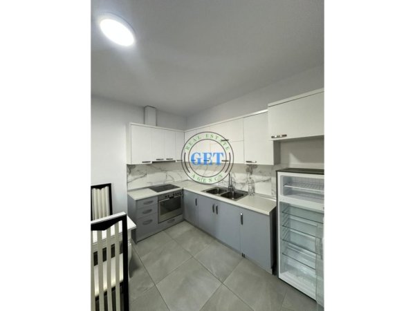 Durres, jepet me qera apartament 2+1 Kati 3, 75 m² 400 € (Stadiumi)