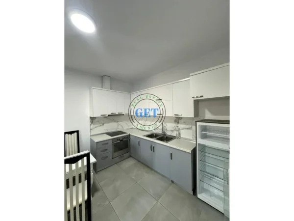 Durres, jepet me qera apartament 2+1 Kati 3, 75 m² 400 € (Stadiumi)