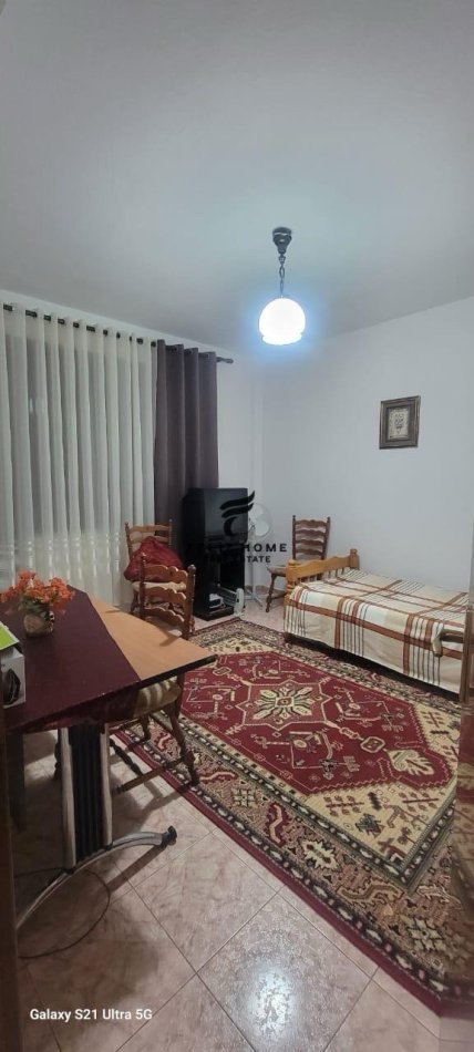 Tirane, jepet me qera apartament 2+1 Kati 5, 110 m² 1.000 € (BLLOKU)